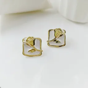 gold-rose-white-square-earrings-jlt11221